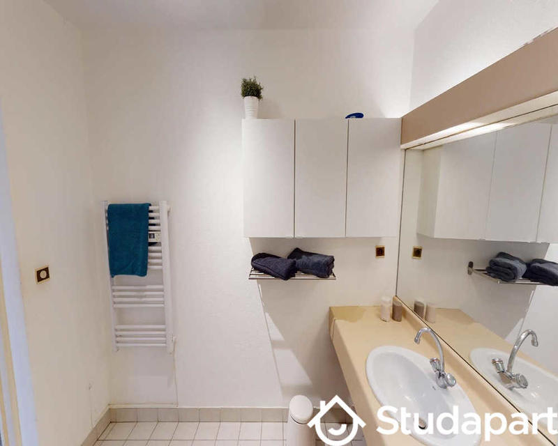 Chambre - 100 m² - 1 pièce