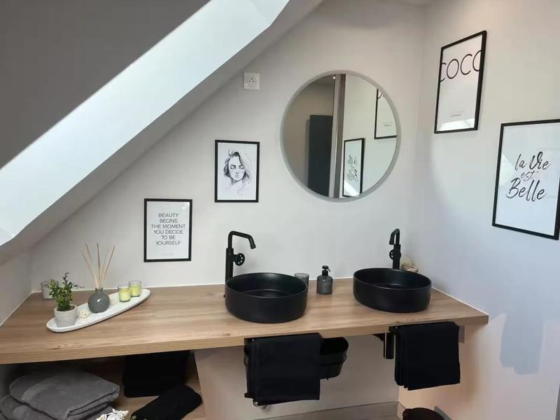 Maison - 221 m² - 8 pièces