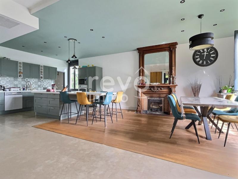 Maison - 203 m² - 7 pièces