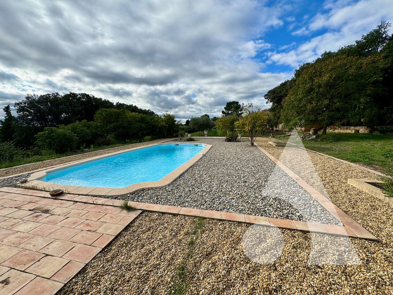 Maison - 640 m² - 18 pièces