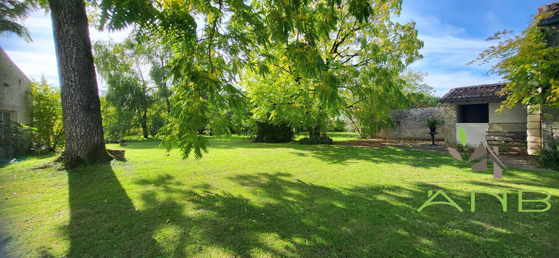 Maison - 481 m² - 12 pièces