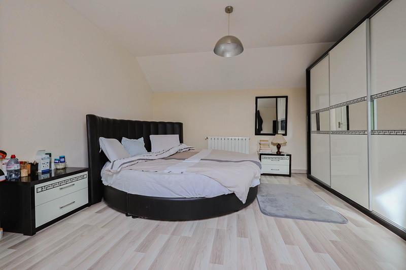 Maison - 151 m² - 8 pièces