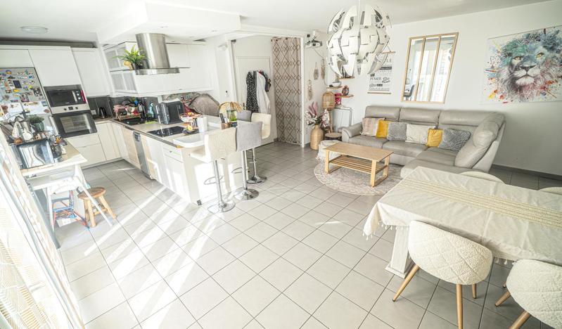 Appartement - 93 m² - 4 pièces