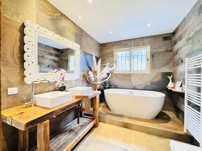 Maison - 200 m² - 7 pièces