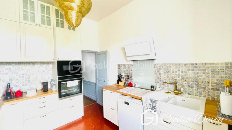 Propriété - 274 m² - 10 pièces