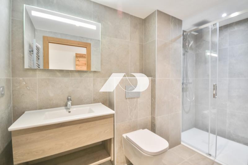 Appartement - 151 m² - 6 pièces