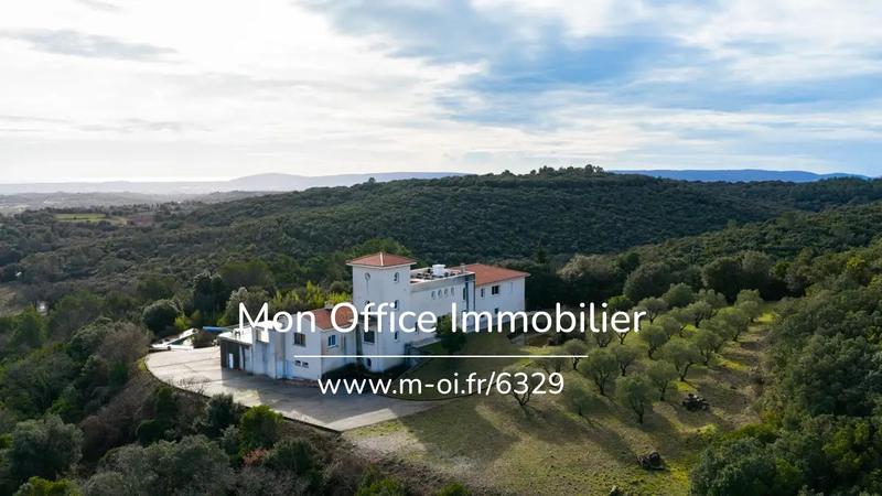 Propriété - 980 m² - 10 pièces