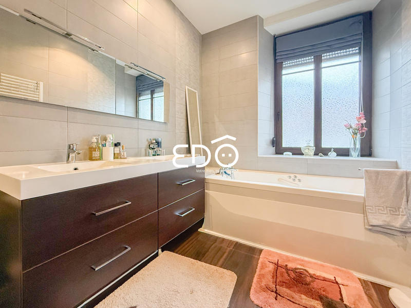 Appartement - 138 m² - 5 pièces