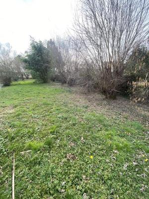 Terrain constructible - 910 m²