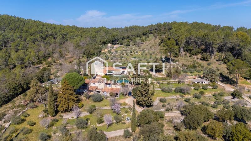 Maison - 360 m² - 13 pièces