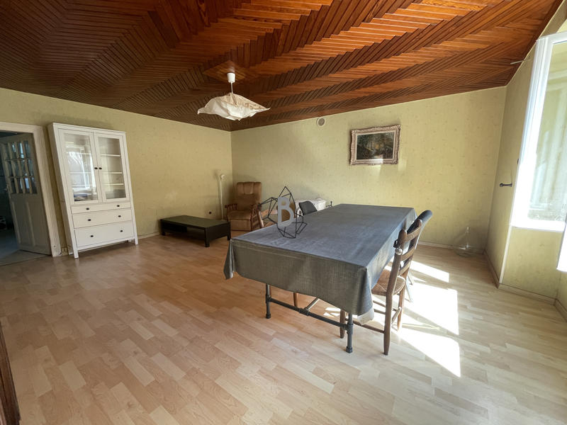 Maison - 240 m² - 8 pièces