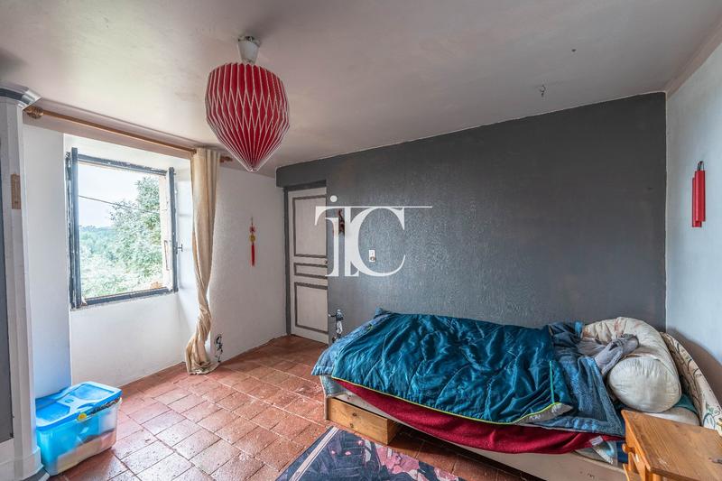 Maison - 275 m² - 11 pièces