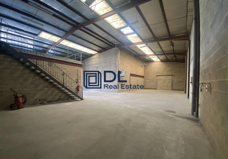 Entrepôt - 420 m²