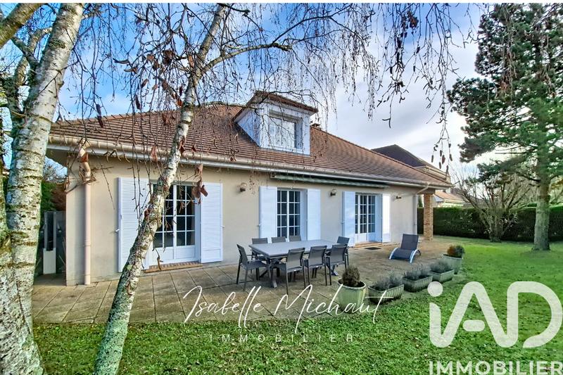 Maison - 195 m² - 8 pièces