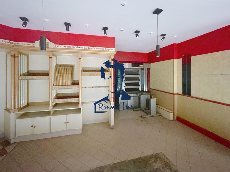 Local d'activités - 100 m² - 4 pièces