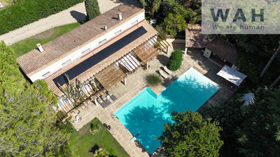 Villa - 283 m² - 8 pièces