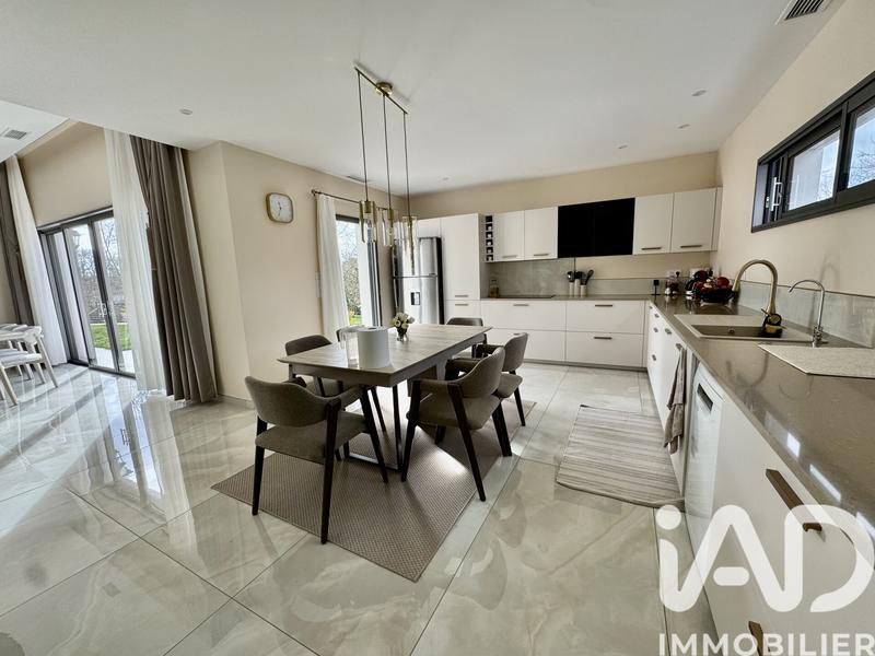 Maison - 187 m² - 7 pièces