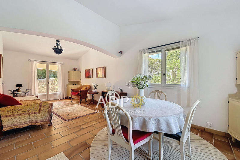 Maison - 218 m² - 8 pièces