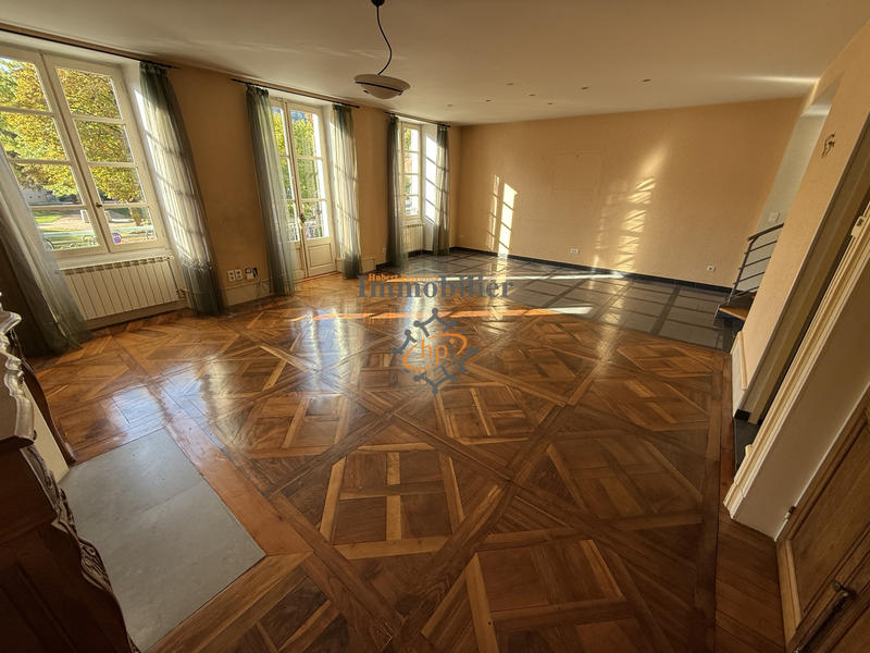 Maison - 200 m² - 1 pièce