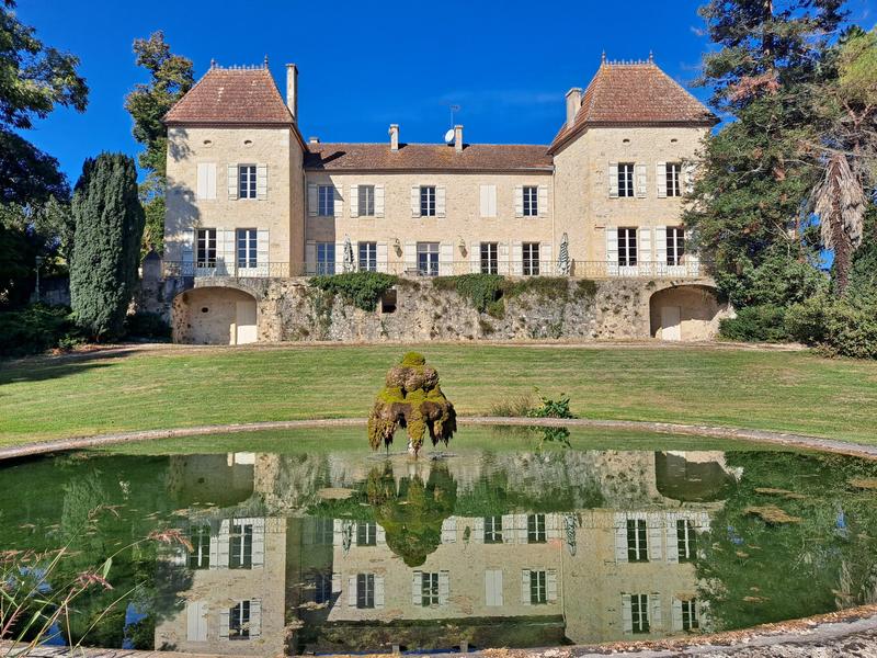 Château - 570 m² - 12 pièces