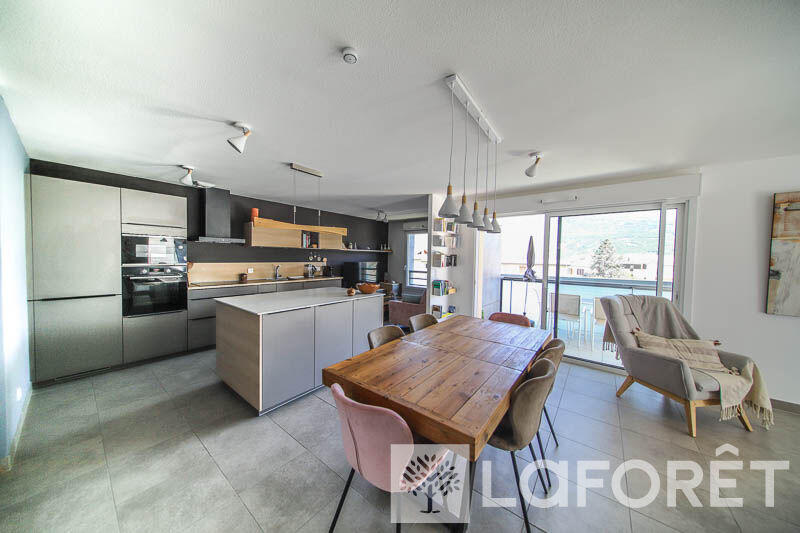 Appartement - 77 m² - 3 pièces