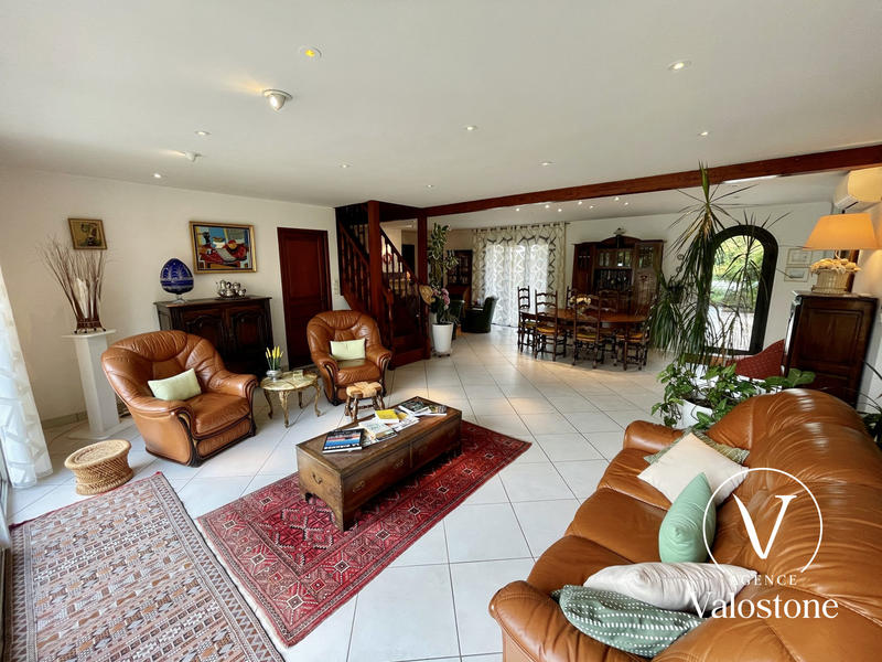 Maison traditionnelle - 206 m² - 7 pièces