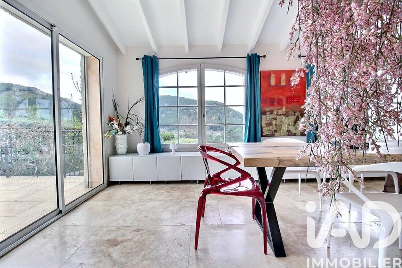 Maison - 200 m² - 5 pièces