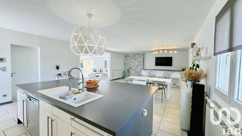 Maison - 200 m² - 4 pièces