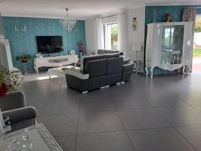 Maison - 240 m² - 6 pièces