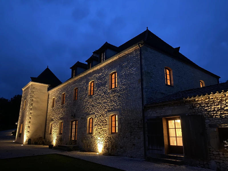 Maison - 465 m² - 13 pièces