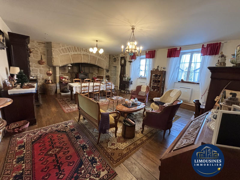 Maison - 224 m² - 8 pièces