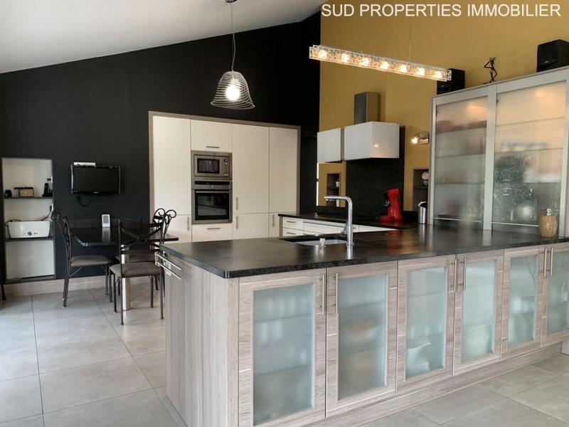 Maison - 210 m² - 6 pièces