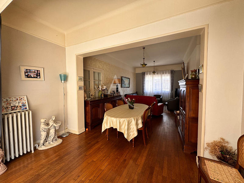 Maison - 222 m² - 9 pièces