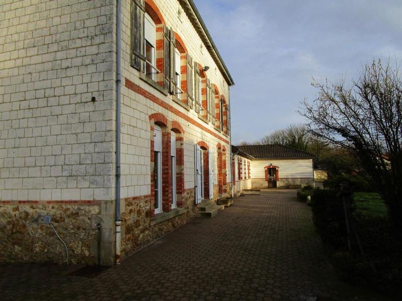 Demeure - 290 m² - 6 pièces