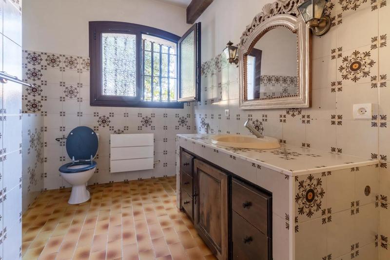 Maison - 328 m² - 9 pièces