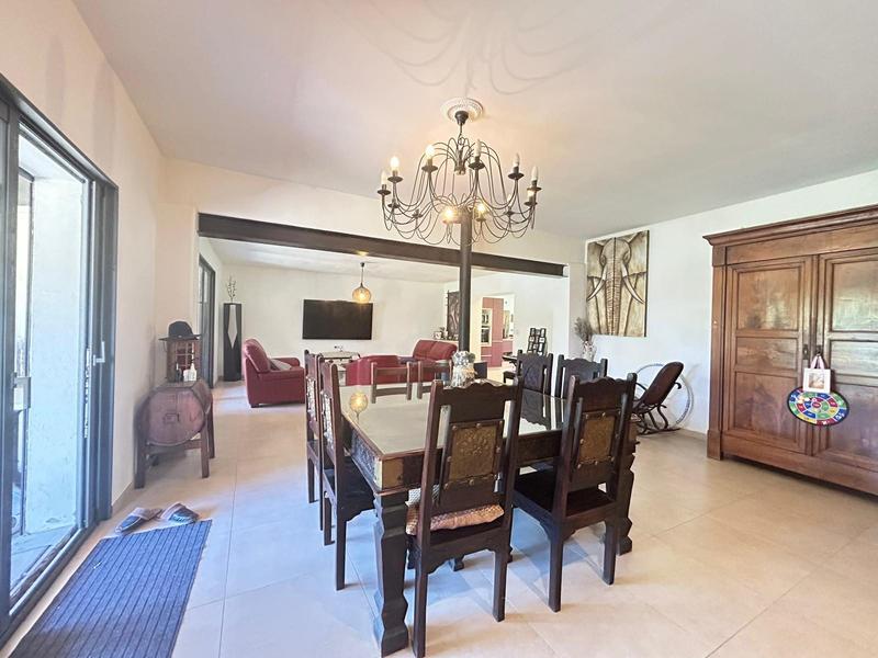 Maison - 300 m² - 9 pièces