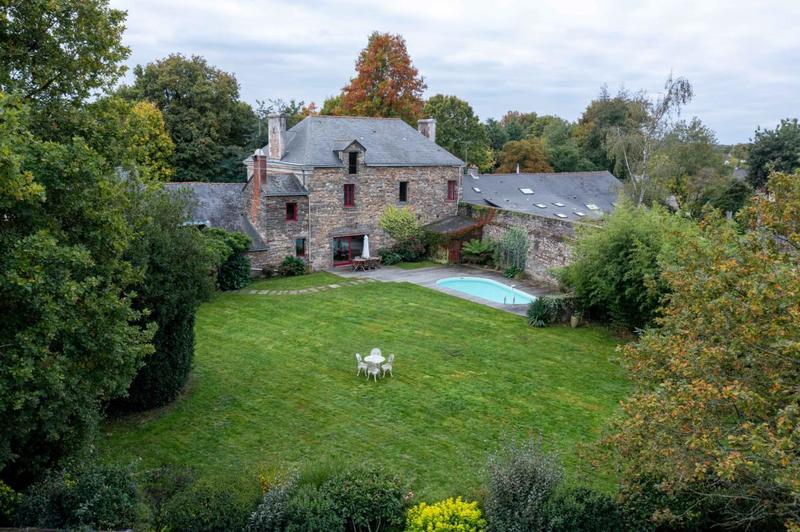 Propriété - 236 m² - 7 pièces