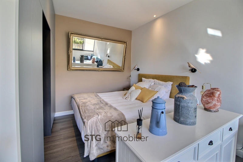 Maison - 185 m² - 5 pièces