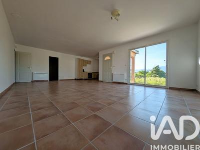 Maison - 96 m² - 4 pièces