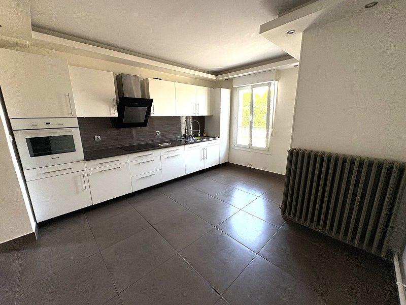 Maison - 95 m² - 4 pièces