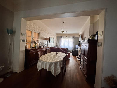 Maison - 222 m² - 9 pièces