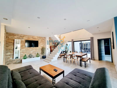 Maison - 257 m² - 10 pièces