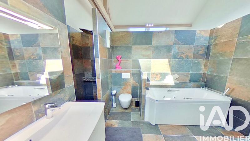 Maison - 280 m² - 10 pièces