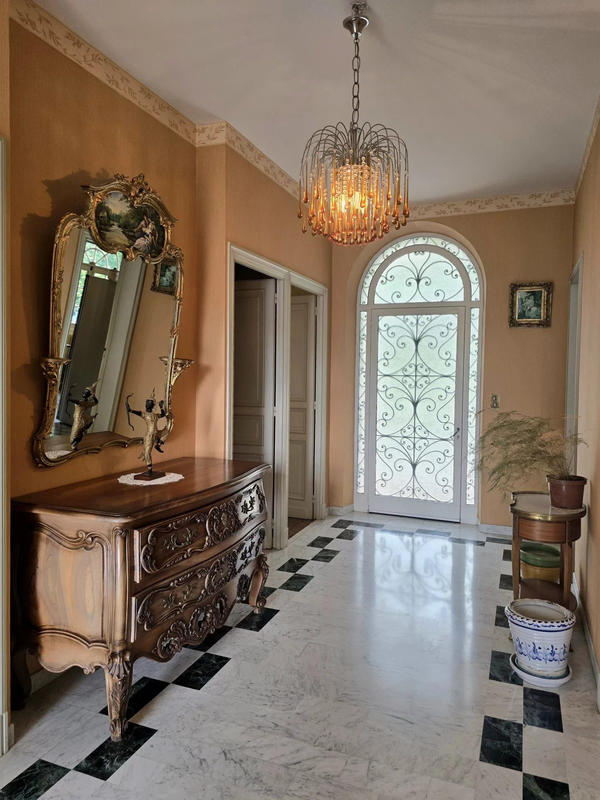 Maison - 322 m² - 11 pièces