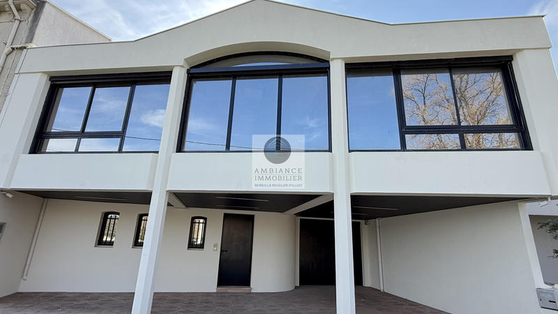 Maison - 215 m² - 6 pièces