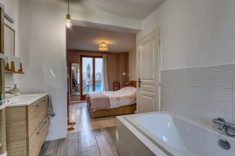 Pavillon - 140 m² - 7 pièces