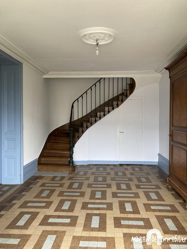 Maison - 220 m² - 5 pièces