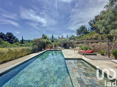 Maison - 221 m² - 7 pièces