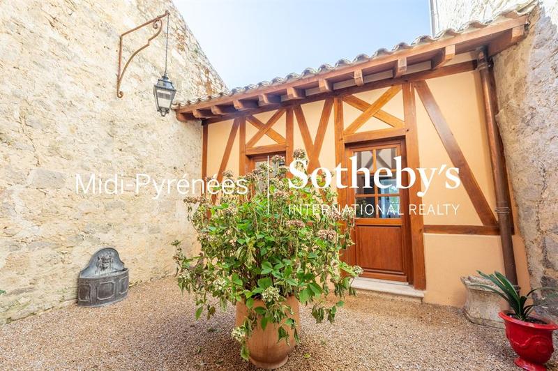 Château - 410 m² - 12 pièces