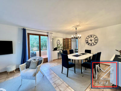 Maison - 239 m² - 8 pièces